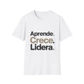 Camiseta blanca EML con diseño Aprende. Crece. Lidera.